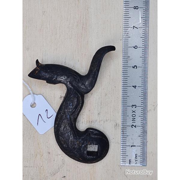 Chien ancien pour arme � broche ( c�t� gauche ) ref. 12