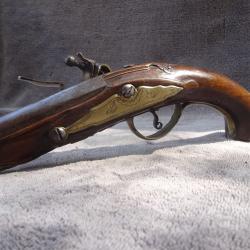 Pistolet de voyage a silex fin XVIII d&eacute;but XIX si&egrave;cle.