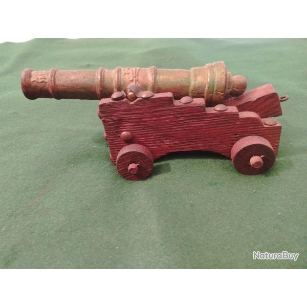 Canon miniature de style Louis XV