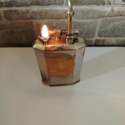rare ANCIEN BRIQUET DE TABLE old lighter ESSENCE A LEVIER &deg;RUSTIC&deg;FEUERZEUG plaque