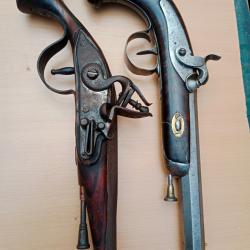 2 pistolet  un a percussion  Une  copie a silex