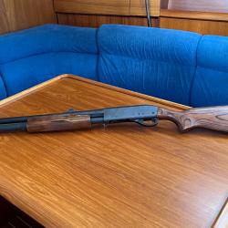 Fusil &agrave; pompe Remington 870, calibre 12-76, canon ray&eacute;, cat&eacute;gories C, tr&egrave;s bon &eacute;tat, tr&egrave;s peu tir&eacute;.