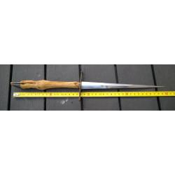 GRANDE DAGUE DE CHASSE VENERIE ARTISANALE  MANCHE PATTE  DE CHEVREUIL  LONG  40 CM