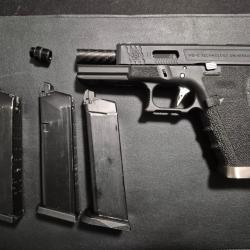 Pack Airsoft Glock 17 GBB WE Upgrad&eacute; + 3 Chargeurs + Holster + Accessoires