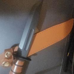 Couteau genre K-Bar 18-30cmAvec &eacute;tuis