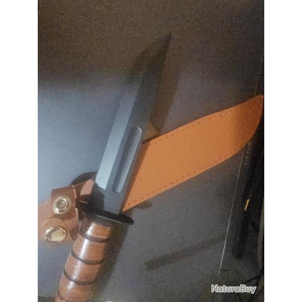 Couteau genre K-Bar 18-30cmAvec �tuis