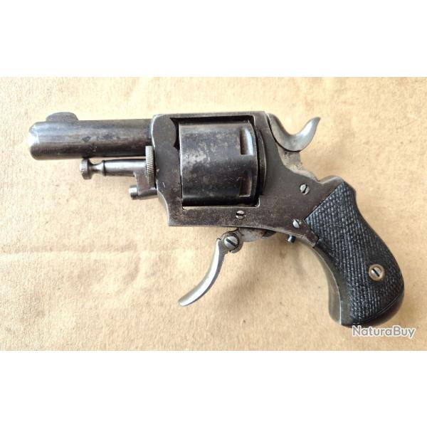 Revolver Bull Dog, calibre 320 � poudre noire.