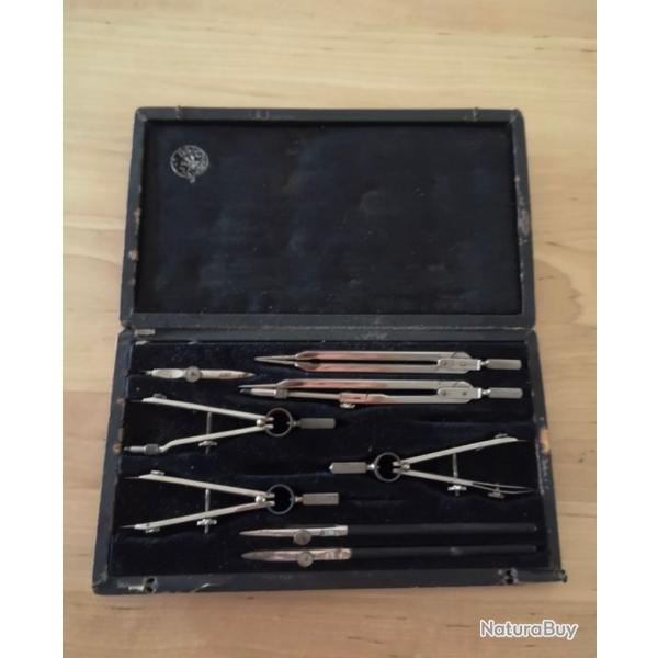 Coffret ancien compas