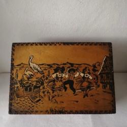 Coffre en bois ancien