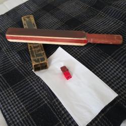 aiguisoir de rasoir de coiffeur avec sa pate d'entretien objet de collection