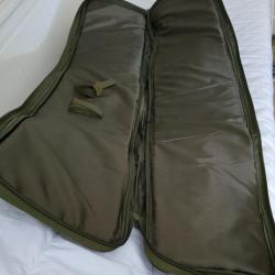 housse de fusil avec poign&eacute;e et bretelles de couleur noire