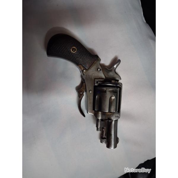 Petit  bulldog manufacture de  lieges
