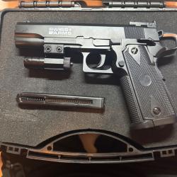 Swiss arms beretta P92 BBs tr&egrave;s bonne &eacute;tat + point rouge
