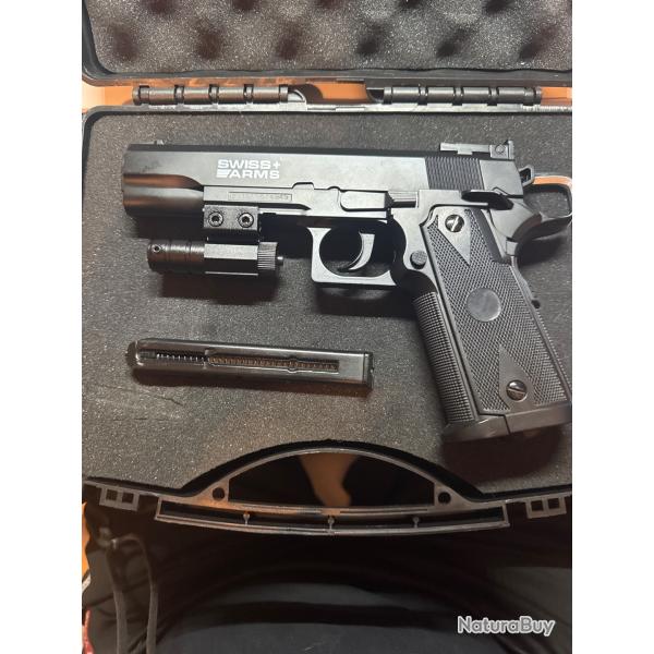 Swiss arms beretta P92 BBs tr�s bonne �tat + point rouge
