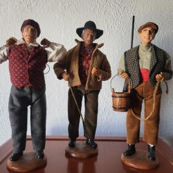 Lot de  3 santons canon des sources