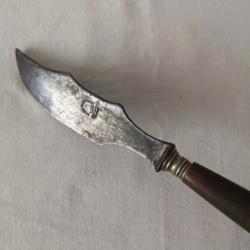 Couteau ancien sign&eacute;