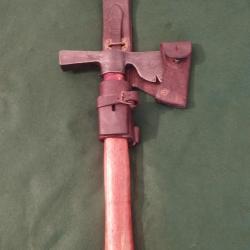 Porte axe avec porte baionette  en cuire arm&eacute;e Portuguaise an&eacute;es 38/39.
