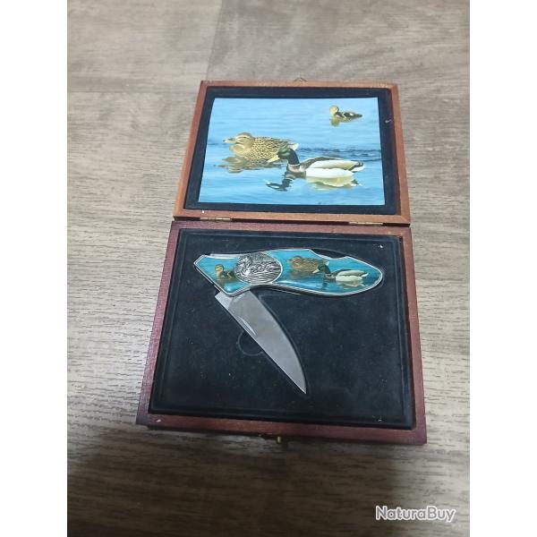 Couteau pliant avec coffret