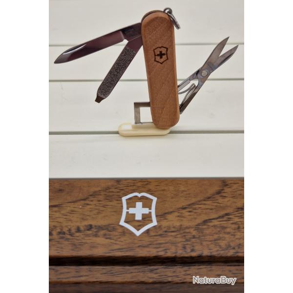 VICTORINOX Classic SD wood