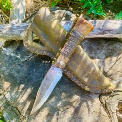 couteau utilitaire bowie old west d'artisan/ os de cerf, lame acier carbone 1095