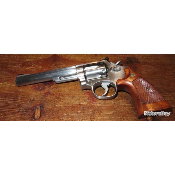 Revolver Smith et Wesson 66 -2 calibre 357 Magnum canon de 6 pouces