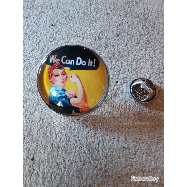INSIGNE METAL "WE CAN DO IT"