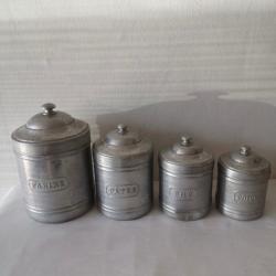 Pots &agrave; &eacute;pices anciens en aluminium