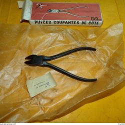 PINCE COUPANTE DU MATERIEL DE L'ARMEE RUSSE , DANS SA BOITE D'ORIGINE ,BON ETAT VOIR PHOTOS . POUR T