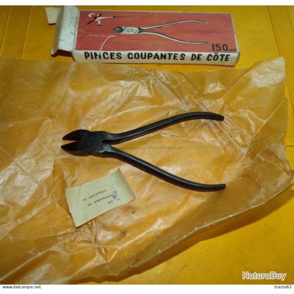 PINCE COUPANTE DU MATERIEL DE L'ARMEE RUSSE , DANS SA BOITE D'ORIGINE ,BON ETAT VOIR PHOTOS . POUR T