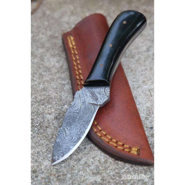 Couteau Skinner de Poche Lame Acier Damas 256 Couches Manche R�sine Black Etui Cuir Fab Artisanale