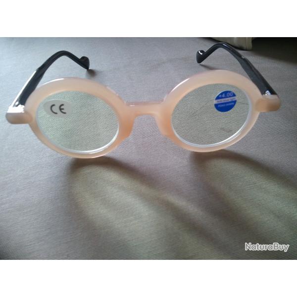 1 paire de lunette loupe