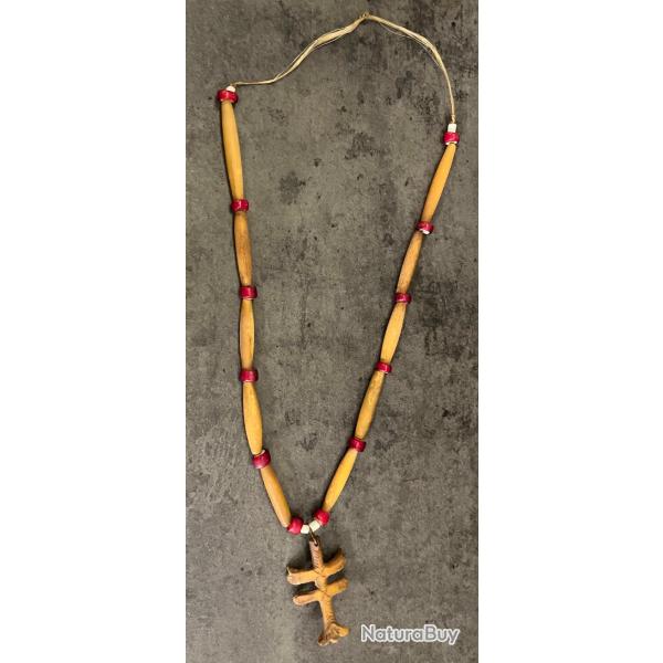 Magnifique collier indien des plaines  trappeur compos� d une croix en corne perles traite anciennes