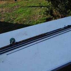 Vends canne au toc Garbolino,, fil int&eacute;rieur, 4,20m, avec moulinet  garni tresse, tr&eacute;s bon &eacute;tat.