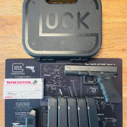 GLOCK 17 GEN4 + 5 chargeurs + 12 boites de 50 cartouches+boite+tapis