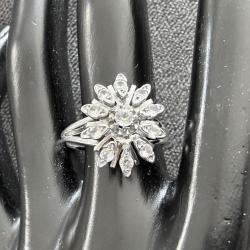 Bague Margueritte or blanc 18 carats et saphirs blancs - taille 57