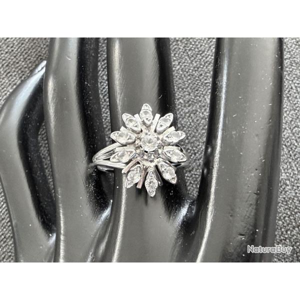 Bague Margueritte or blanc 18 carats et saphirs blancs - taille 57