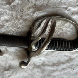 Sabre de cavalerie avec fourreau : bon &eacute;tat Gravure manuelle : Manufacture d'Armes de Chatellerault