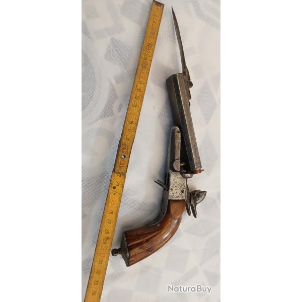 Pistolet � 2 coups 12 mm broche surmont� d'une ba�onnette