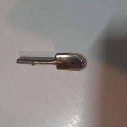 Doigt d'armement d'origine fusil BAIKAL MP155, en tr&egrave;s bon &eacute;tat.