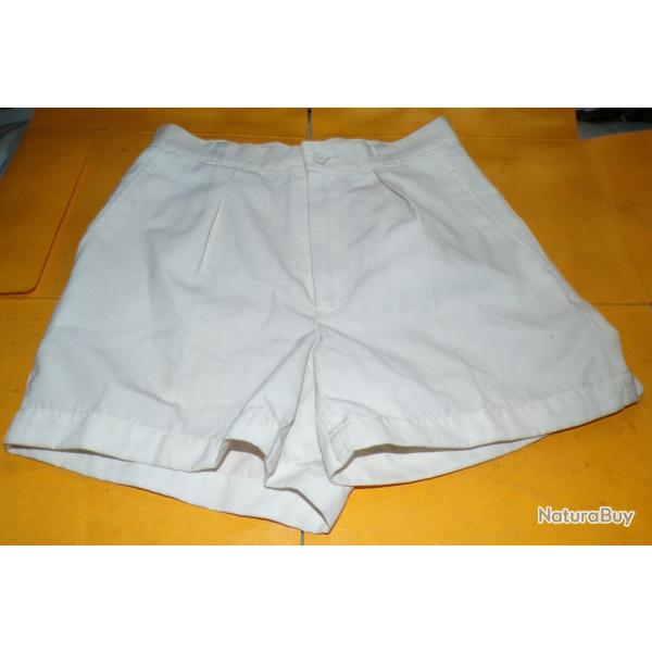 SHORT BLANC DE LA MARINE NATIONALE� DE L'ARMEE FRANCAISE , 1 POCHE SUR L'ARRIERE ET 2 POCHES SUR LES