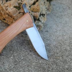 Couteau Pi&eacute;montais Manche Bois Olivier Lame Clip Point Acier Carbone 1055 Fabrication Artisanale