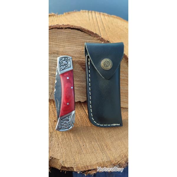 5- Couteau pliant motif damas, manche rouge d�cor� et �tui