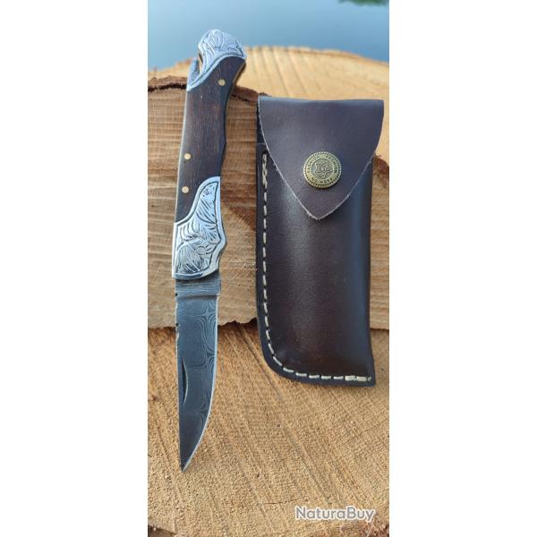 7- Couteau pliant motif damas, manche bois fonc� d�cor� et �tui