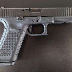 Glock 17 Gen 5 FS - Calibre 9x19mm - Vis&eacute;e Acier Luminescente & Arr&ecirc;toir &Eacute;tendu