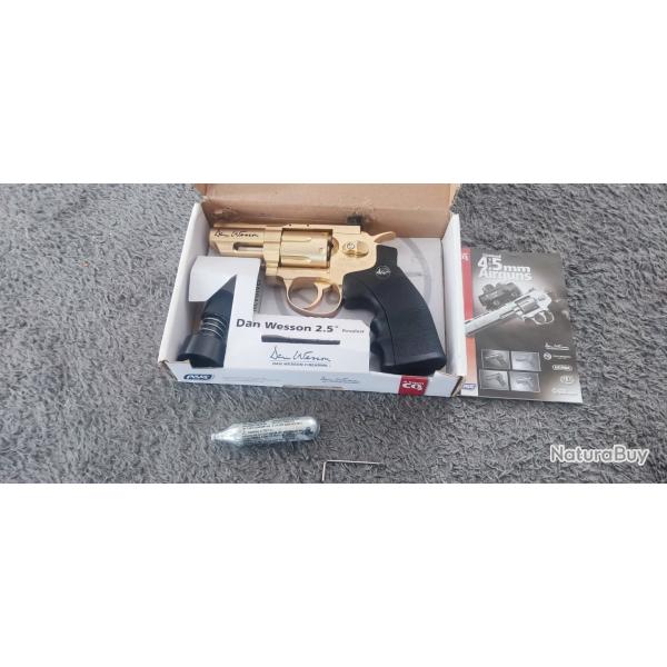 Revolver GNB DAN WESSON GOLD 2.5 pouces calibre 4.5 BBS CO2