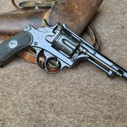 Revolver d'ordonnance suisse mod&egrave;le 1882 avec son &eacute;tui ( cat&eacute;gorie D)