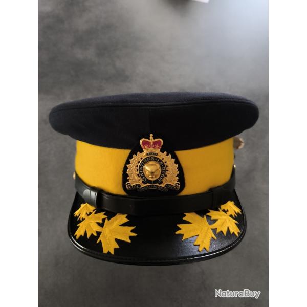 CASQUETTE et CHEMISE de la POLICE MONT�E CANADIENNE