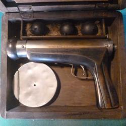 Tr&eacute;s rare pistolet lance amare avec tous ses accessoires
