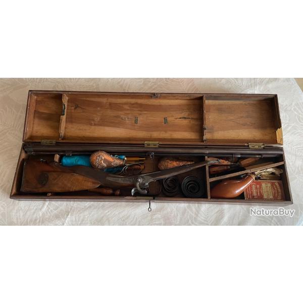 Fusil de chasse fin 19�me, "saint �tienne", crosse grav�e, double canon 86cm, dans sa boite d'�poque