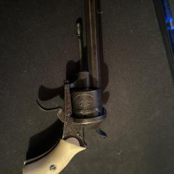 Revolver &agrave; broche en calibre 9 mm